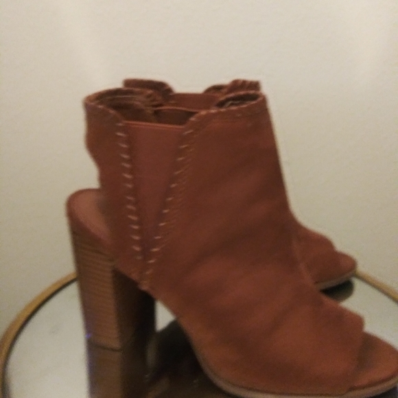 Faux suede booties - Picture 6 of 6